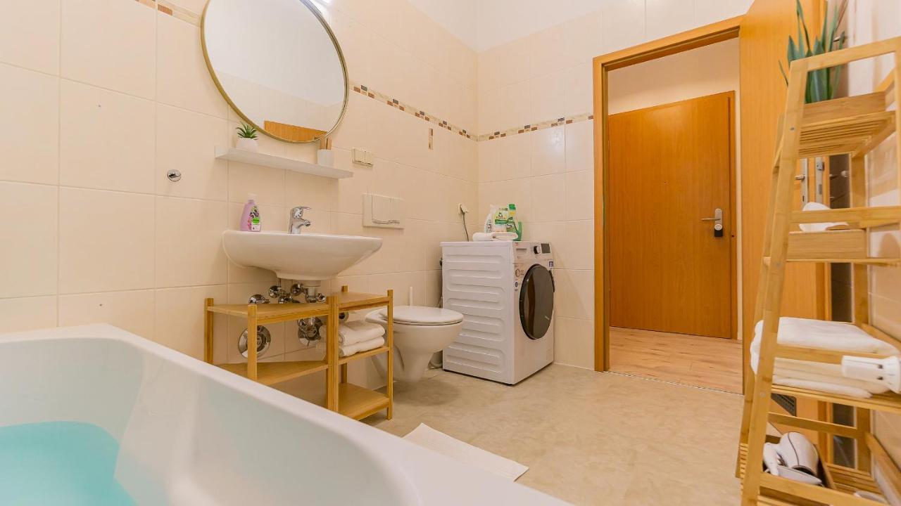 Cityapartment - 53 M², 2 Zimmer, Zentral, Netflix, Kueche, Waschmaschine Cottbus Exterior foto